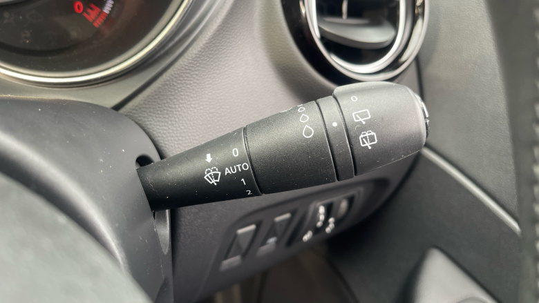 Renault Captur 1.5 dCi 90 Iconic 5dr EDC Diesel Hatchback